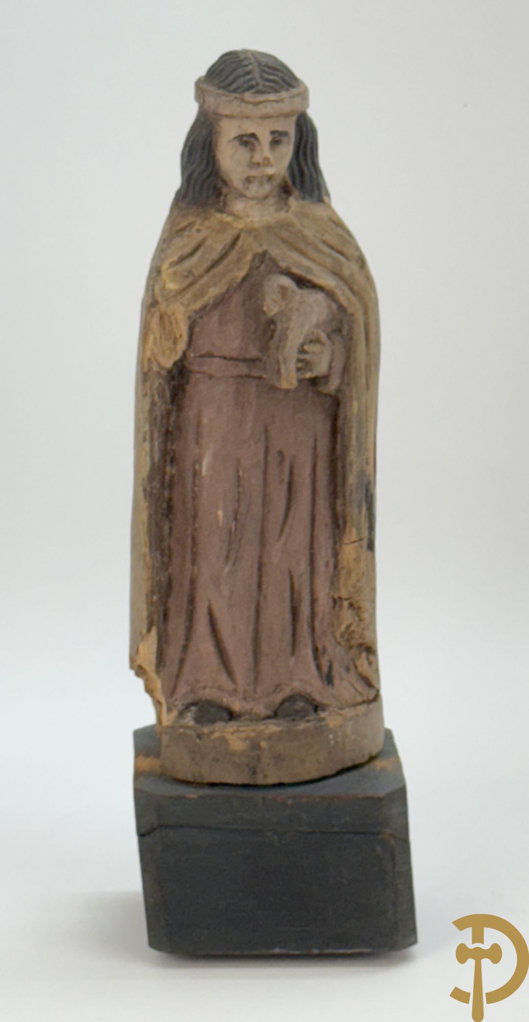 Volkse houtsculptuur van Heilige figuur met lam
