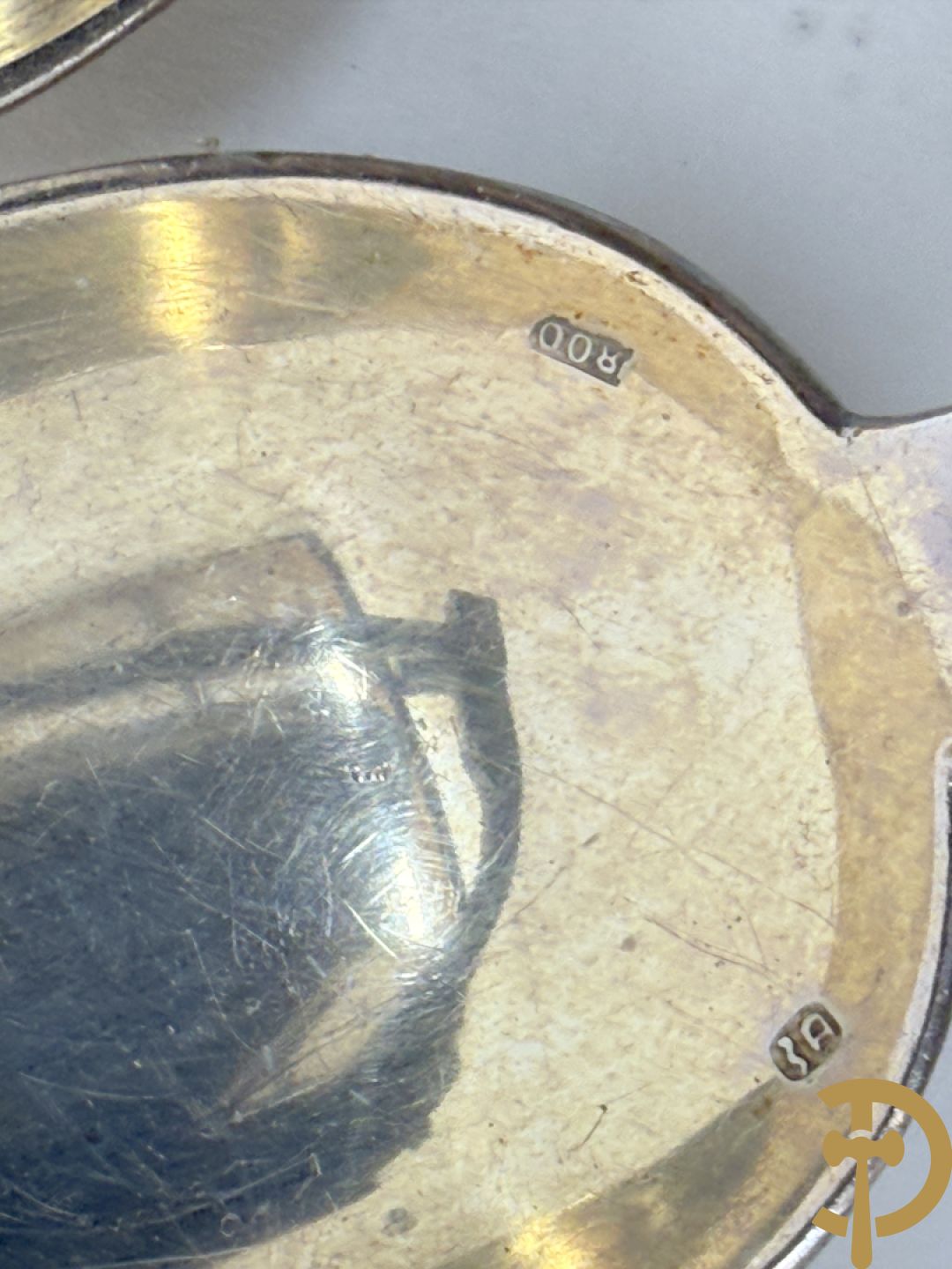 11 massief zilveren kleine lepels en 11 massief zilveren kleine vorken met bandes croisées, Delheid (813 gram) + messen met zilveren heft (na te zien)