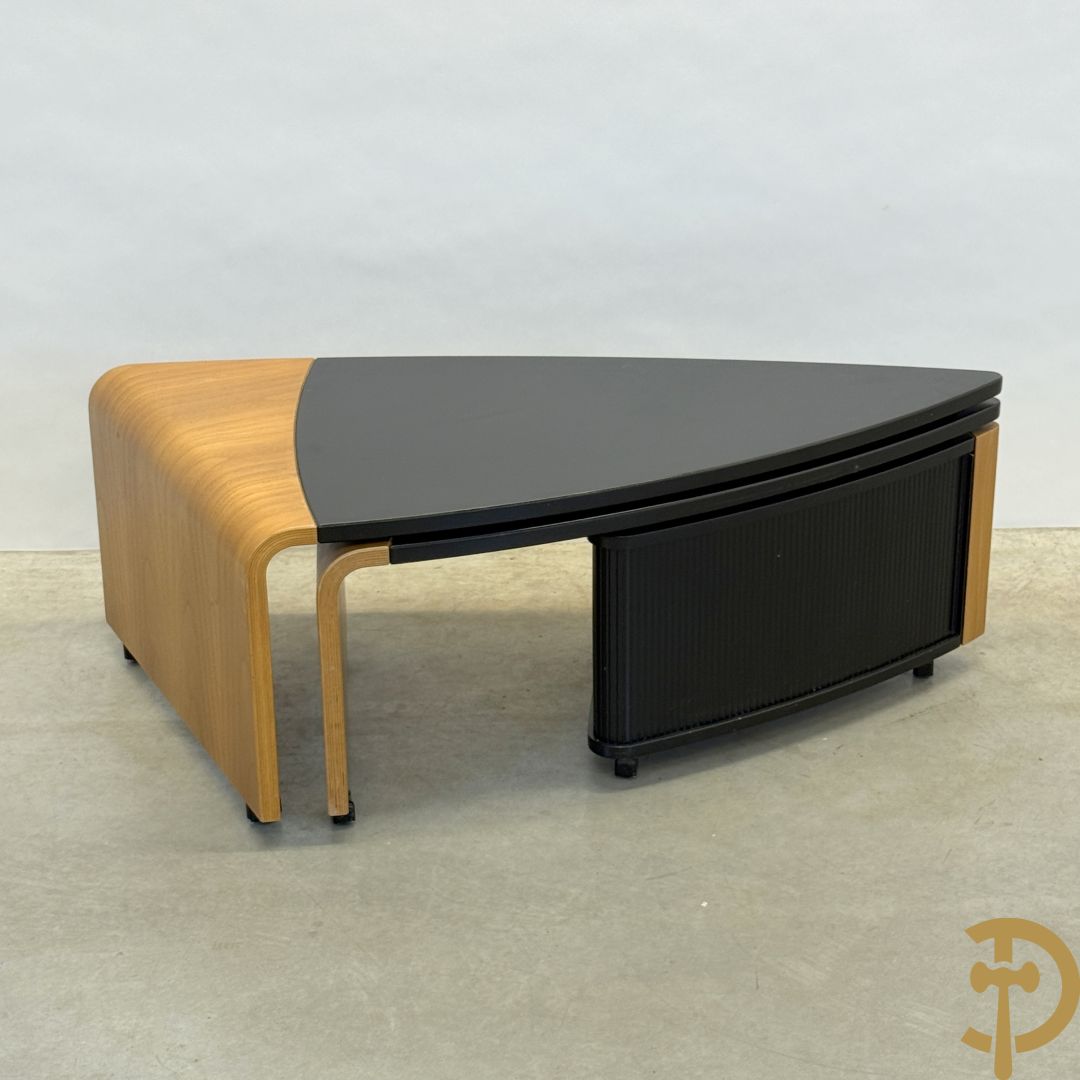 Openschuifbare design tafel - 3 ledig met centraal opbergmeubeltje