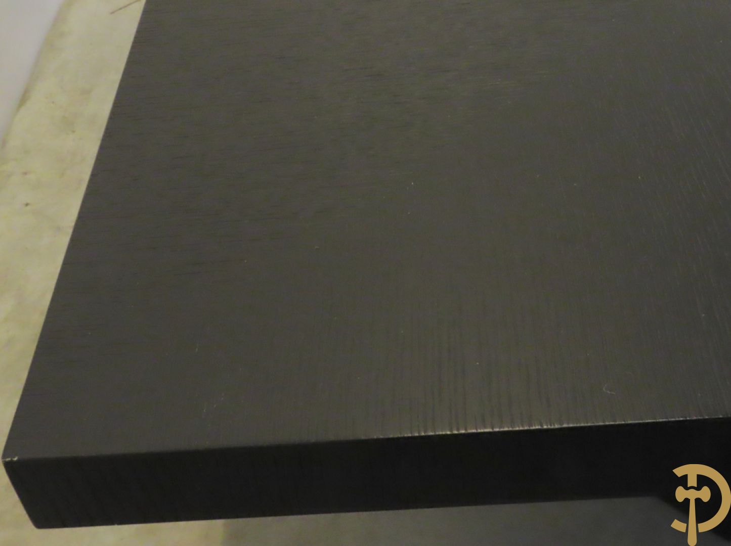 Grote moderne vierkante tafel met zwartgelakt ruitvormig fineer op kruisvormige voet, Maxalto uitgegeven door B & B Italia