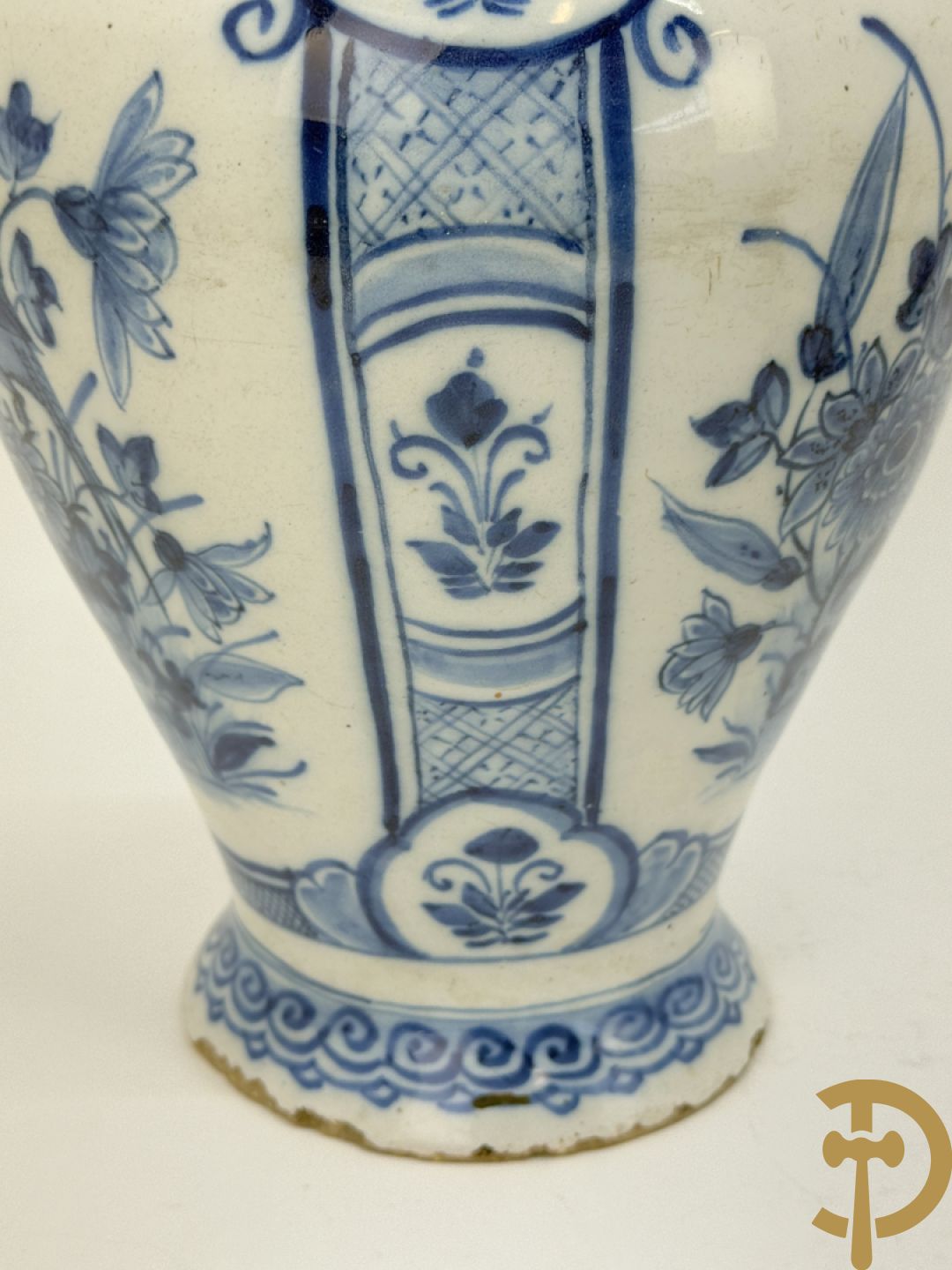 Lot 18e faience tegeltjes w..o. Delfts en Vlaams + Delftse potiche