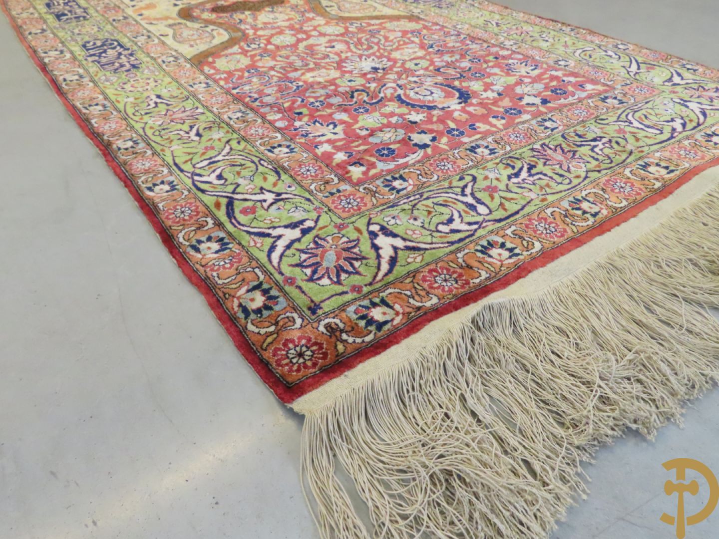 Turks handgeknoopt zijden tapijt Kayseri met vazen- en bloemendecor en orientaalse tekens