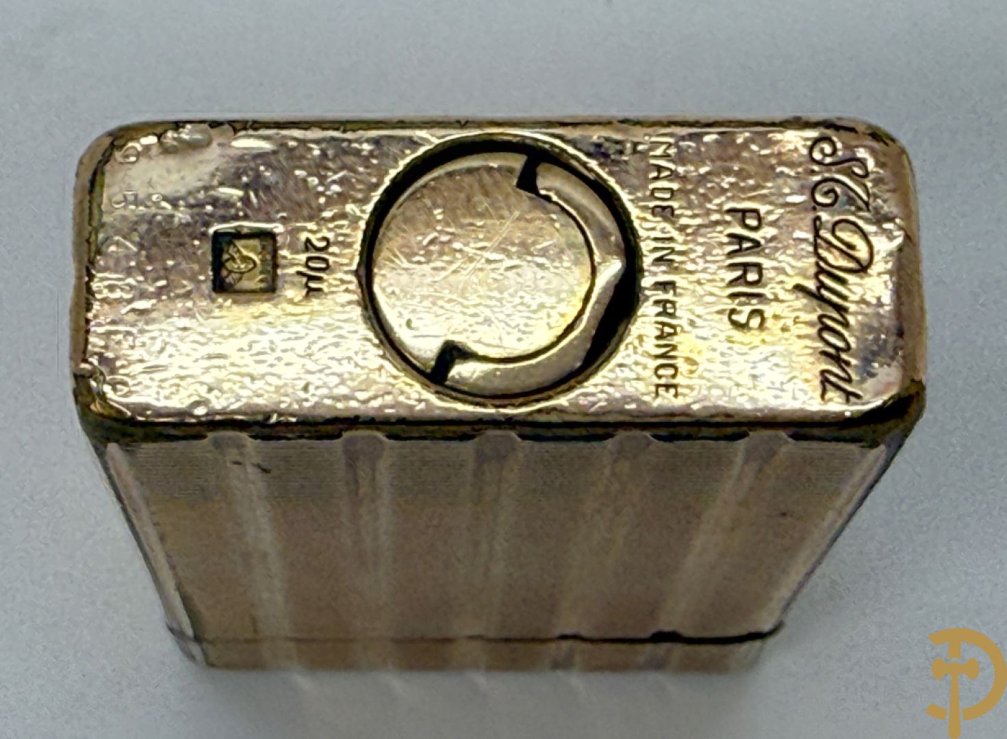 Vergulde aansteker S.T. Dupont met lijnmotieven, serienummer "954BEC" - in etui