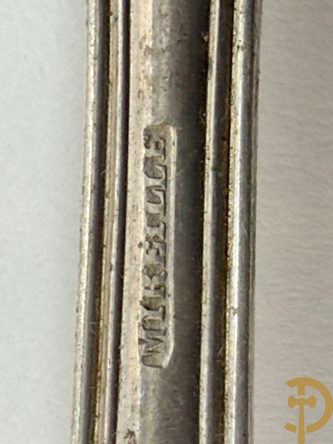 Verzilverd bestek Louis Philippe bestaande uit lepels, vorken, koffielepels en vorken + 3 sets porte couverts van o.a. Vossen
