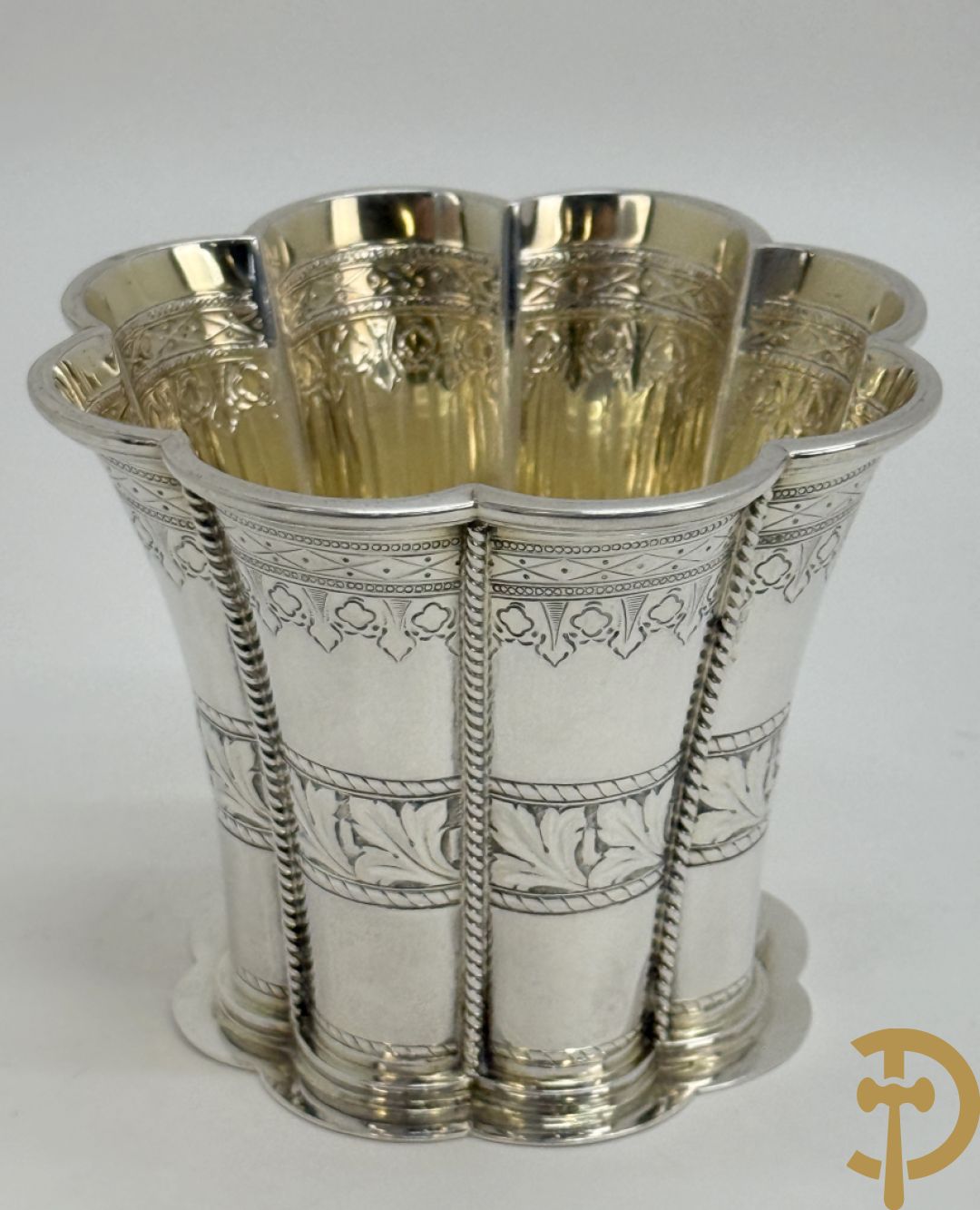 Massief zilveren gelobde Deense Margrete beker met vermeil binnenin, C.F.H. gemerkt, 1923