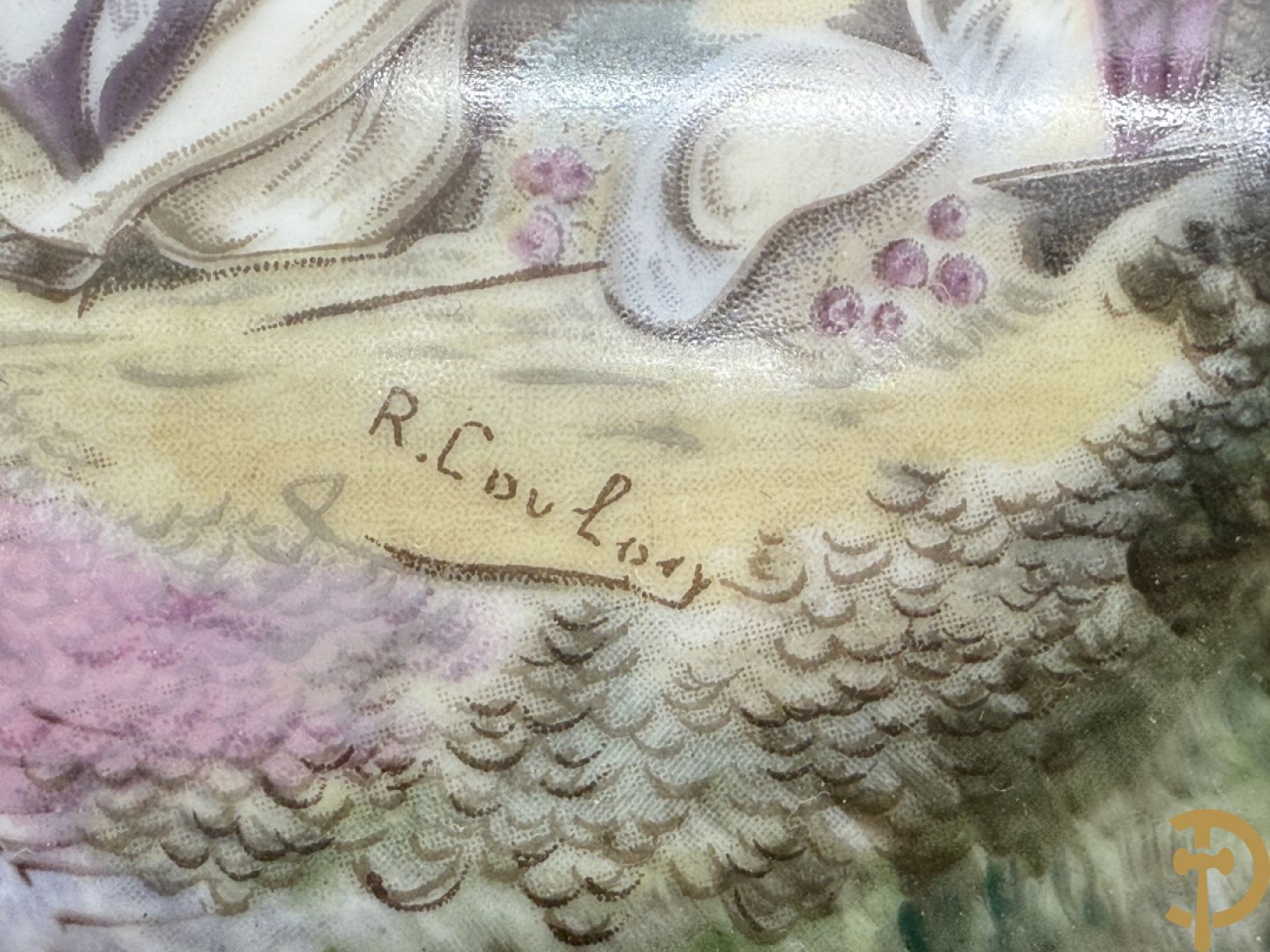 Handbeschilderde porseleinen bonbonnière met romantische scène, getekend R. Couloy