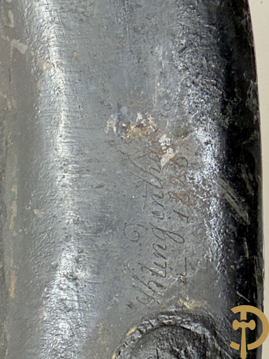 Frans metalen borststuk/ kuras voor de cavalerie met lederen riem en koperen stukken, Manufacture de Klingenthal 1828, 19e