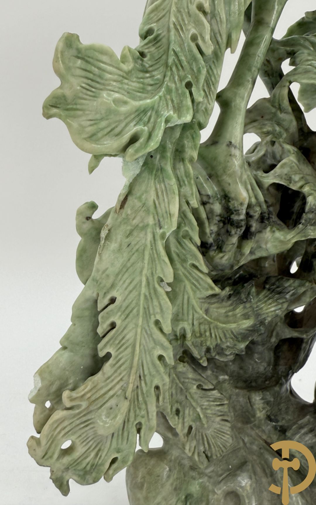 Paar Aziatische sculpturen met fenixen en pioenrozen