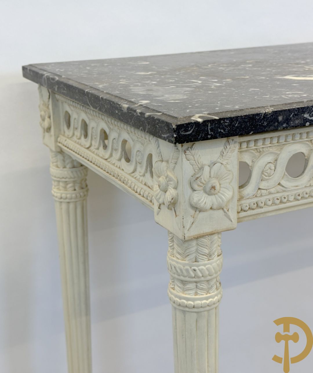 Houtgesculpteerde en gepolychromeerde Louis XVI console met grijs marmeren blad