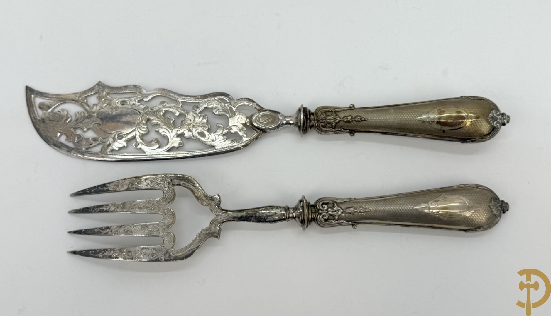Wildbestek met massief zilveren handvaten en geajoureerd lemmet, Louis XV stijl