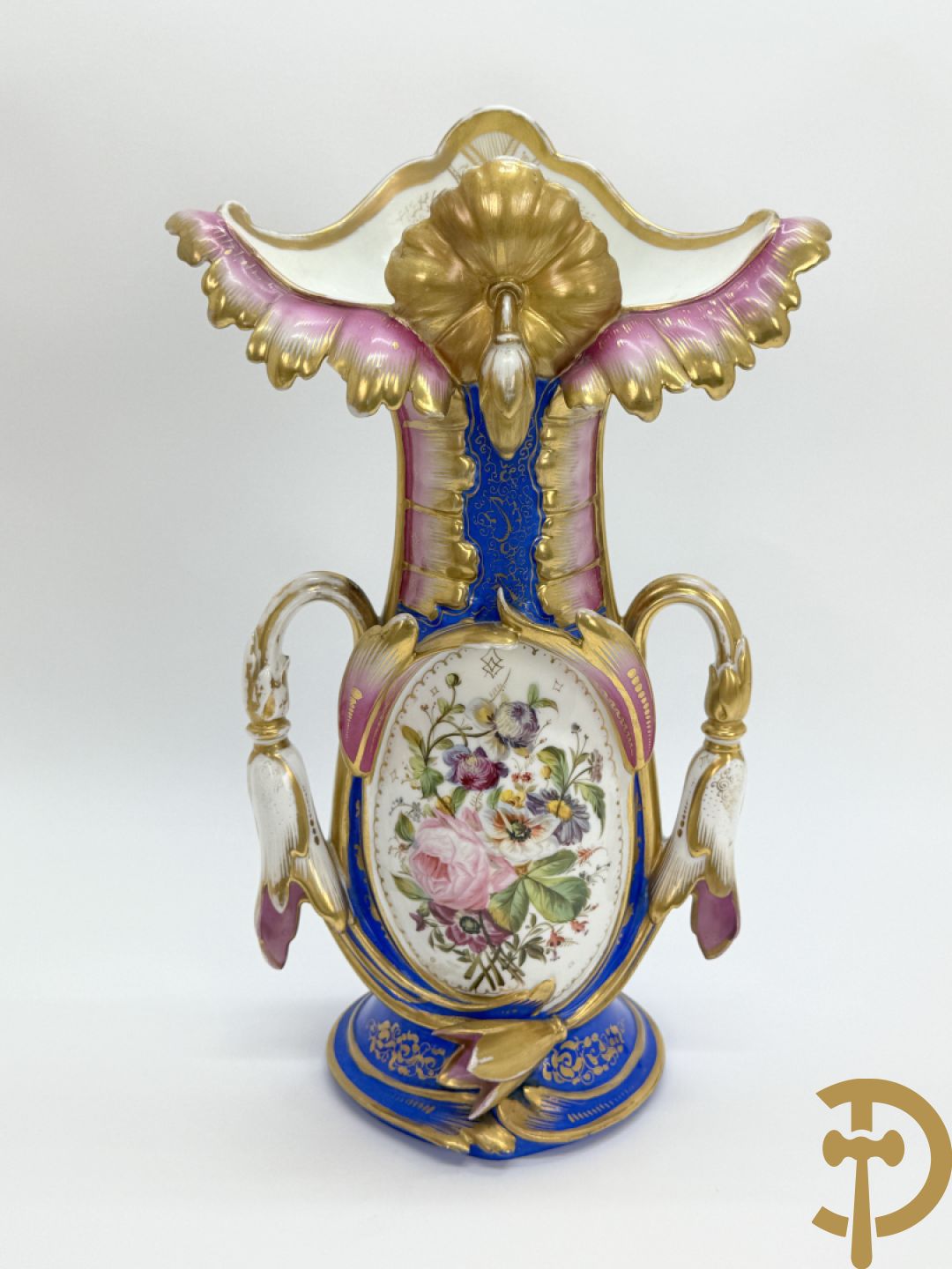 Paar Vieux Paris cornetvazen met bloemendecor, 19e
