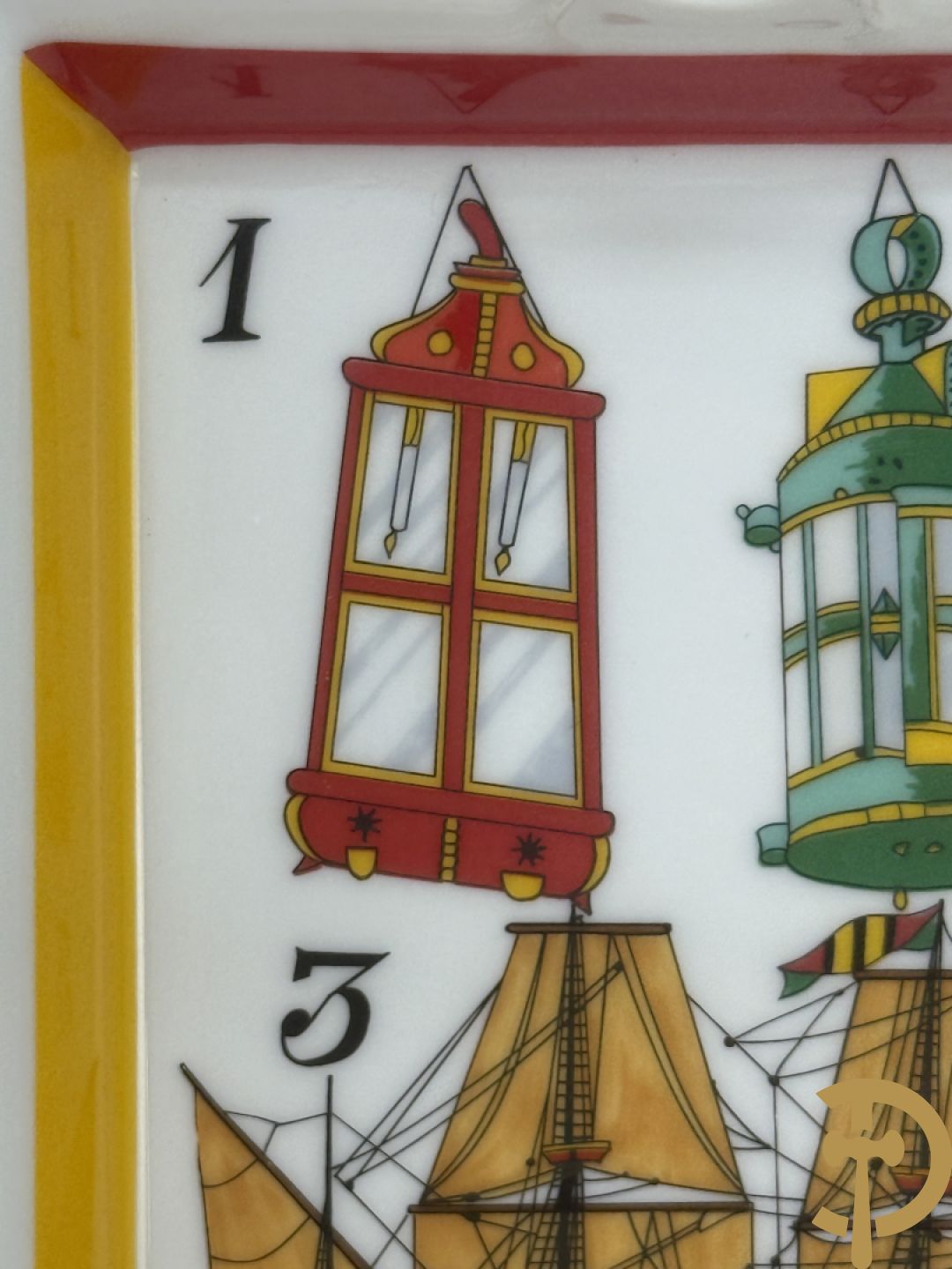 Twee porseleinen asbakken met afbeelding maquette van boot, Hermes Paris made in France getekend