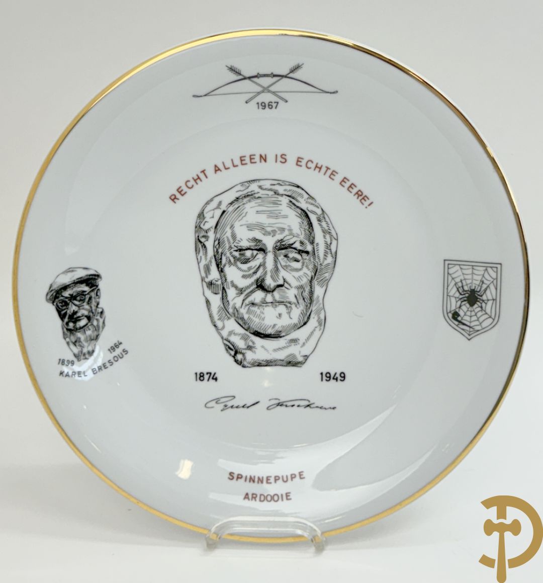 Acht porseleinen borden van boogschuttersgildes