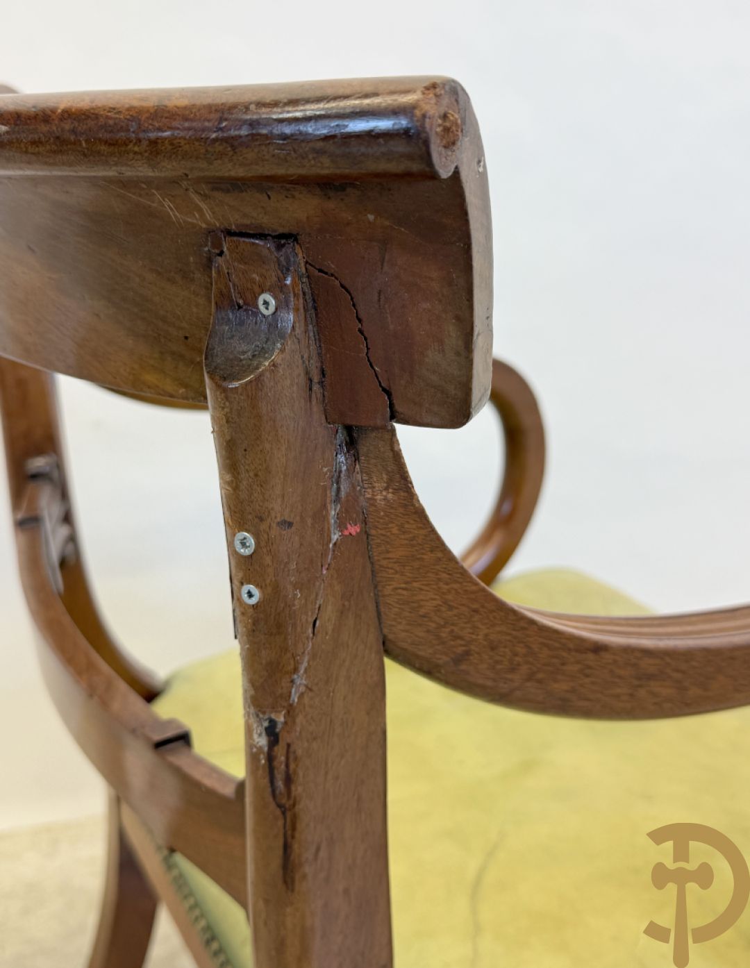 Set Engelse mahoniehouten stoelen met gondelvormige rug en lederen zitting (2 armzetels en 4 stoelen)