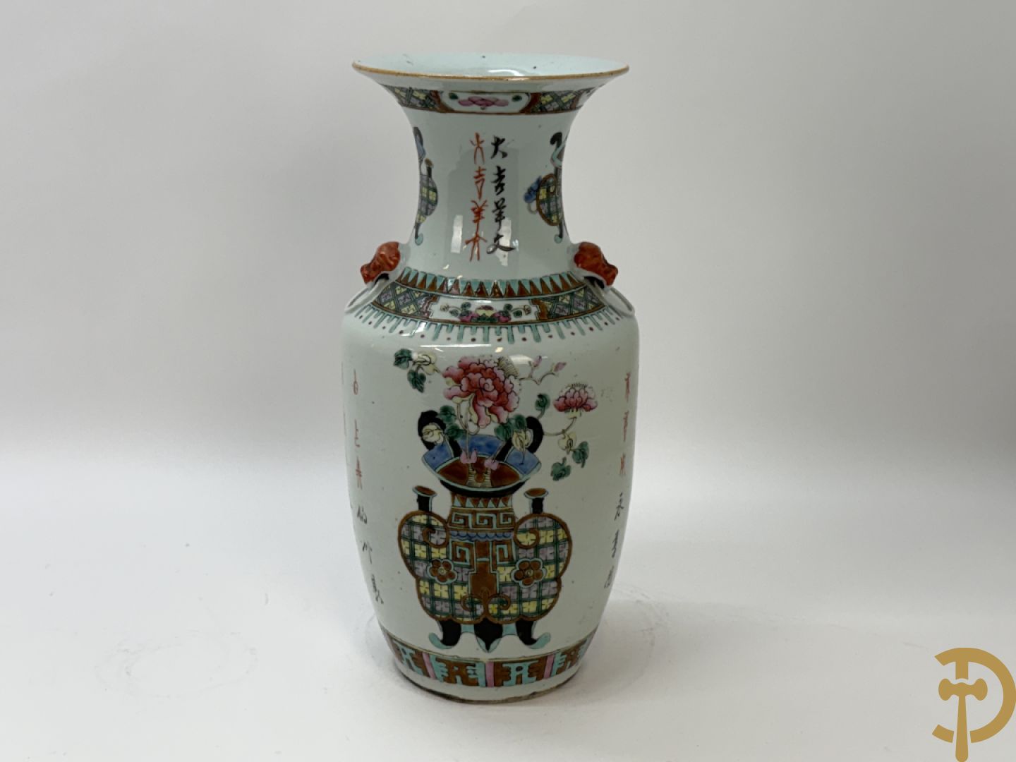 Chinese porseleinen vaas met decor van bloemen in bloemenvaas