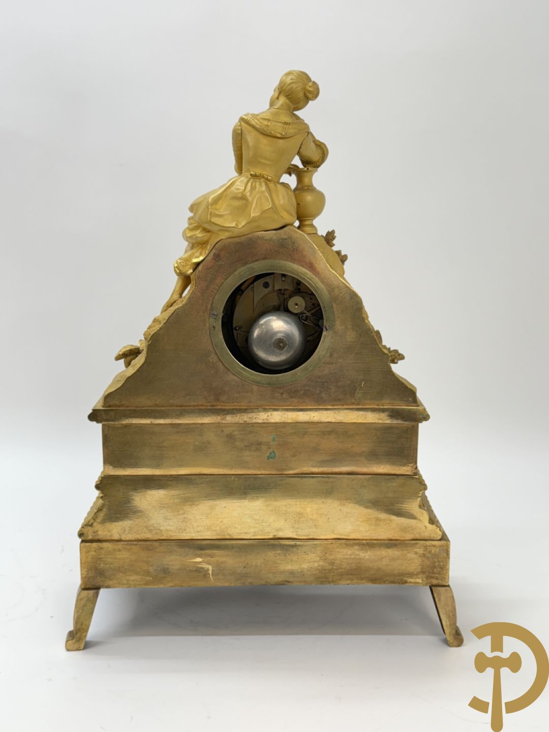 Vergulde bronzen pendule met dame onder globe, Boursier Elève de Lepaute à Paris getekend