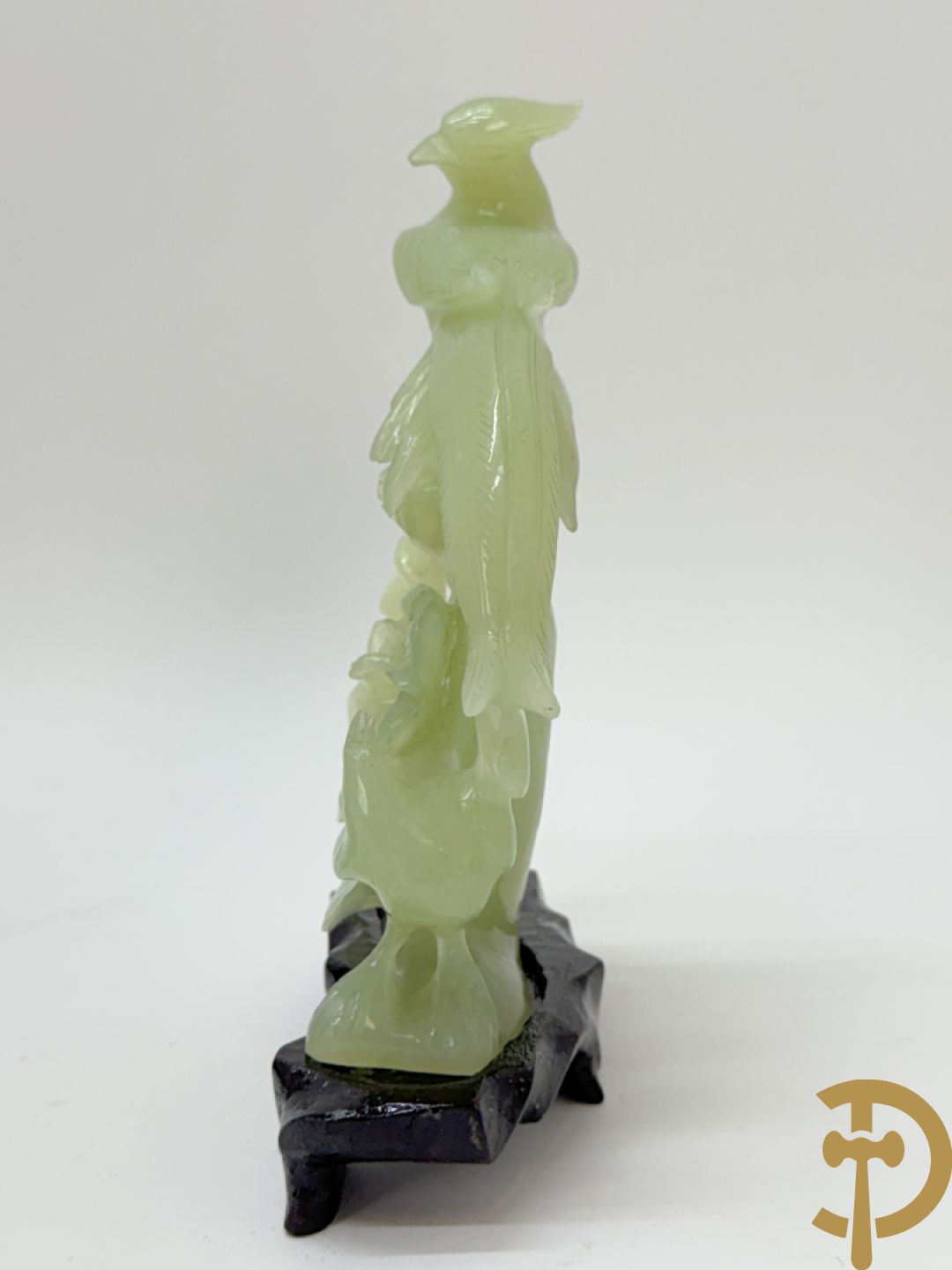 Drie handgesculpteerde Aziatische vogels met bloemenmotieven in jadeiet + klein haantje in jadeiet