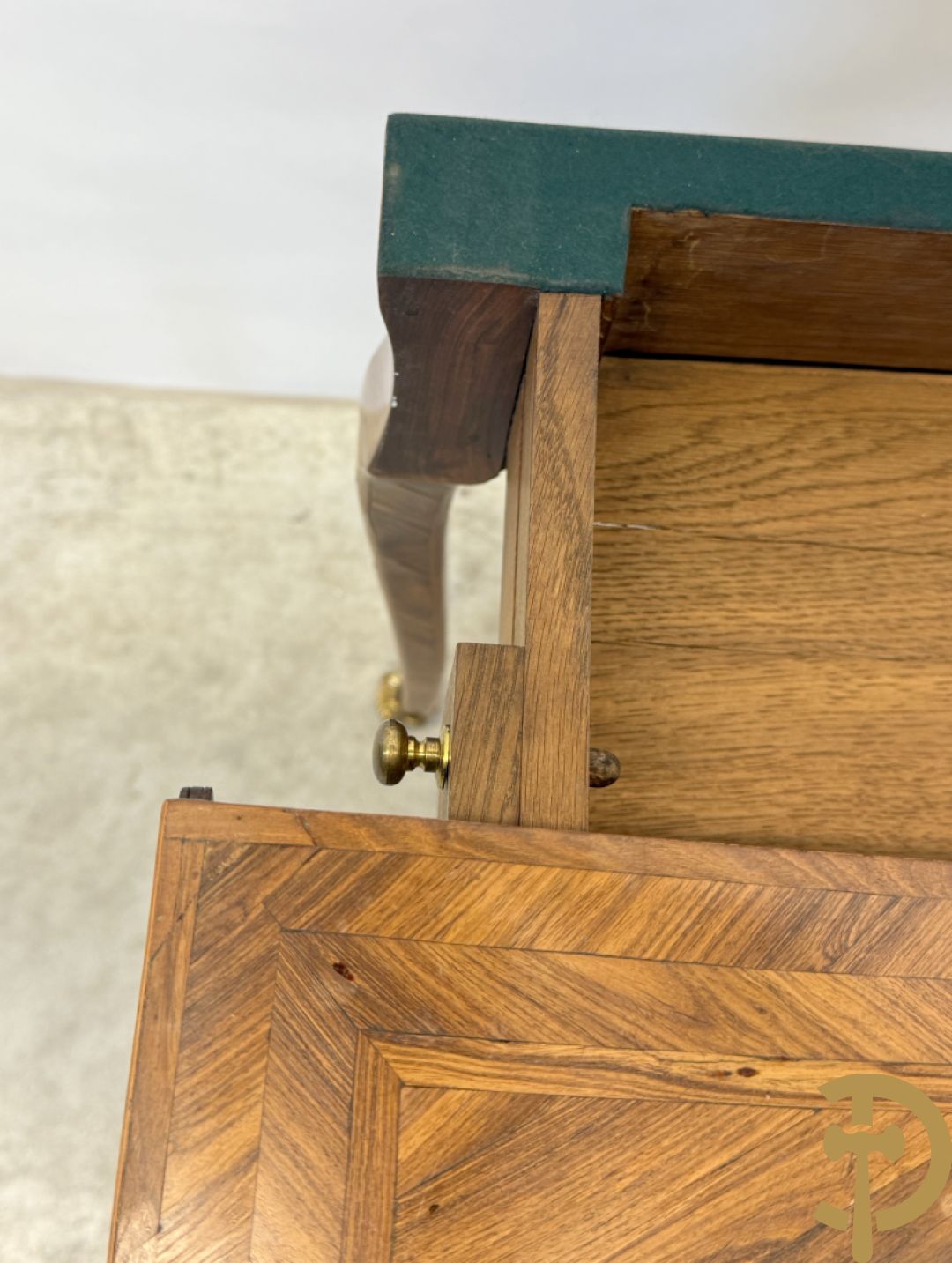 Gemarketteerd openklapbaar/kantelbare speeltafel op bronzen sabots