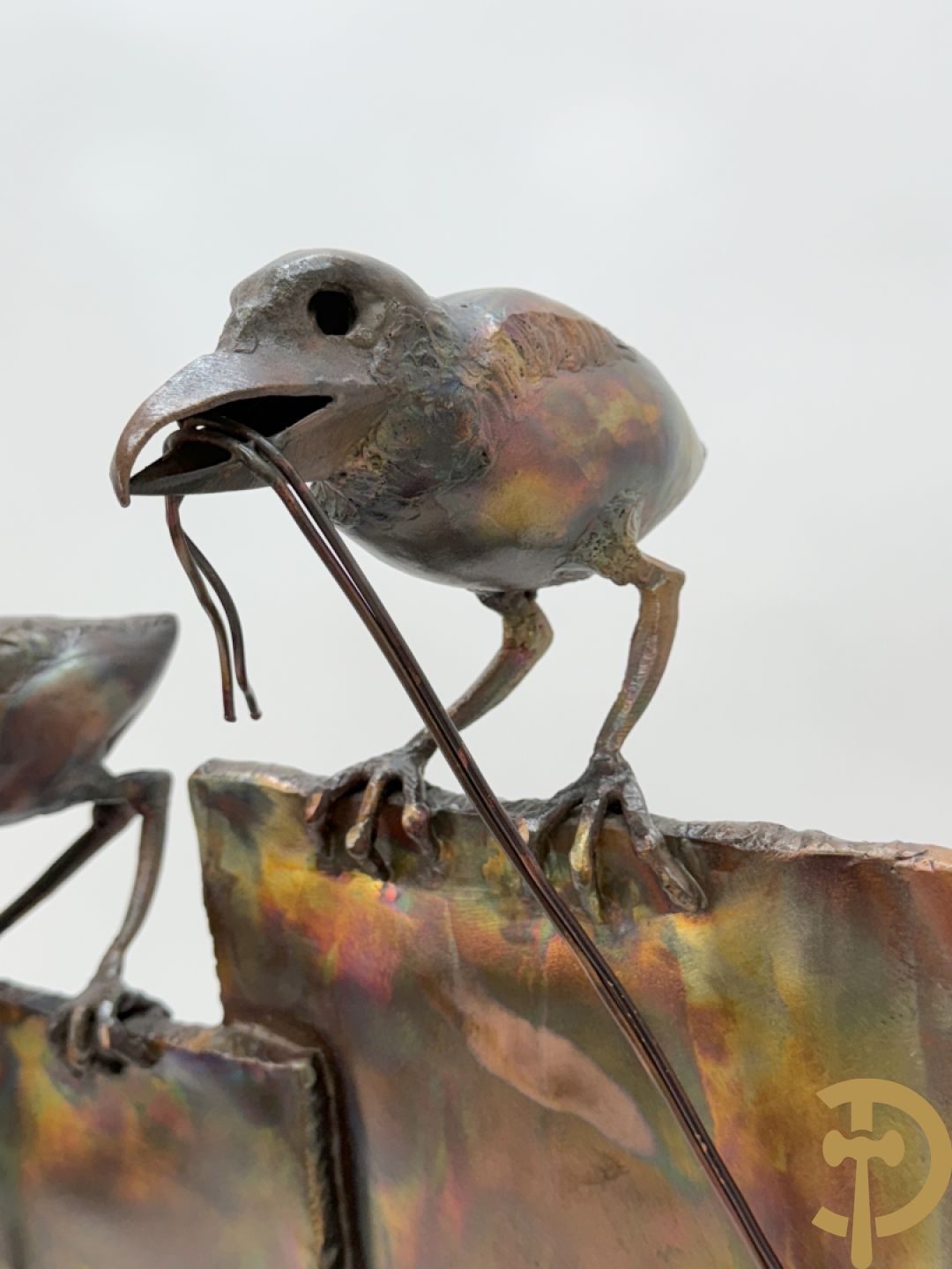 BEL J. getekend (Belaen Jean Pierre) Bronssculptuur met 4 vogels op schutting