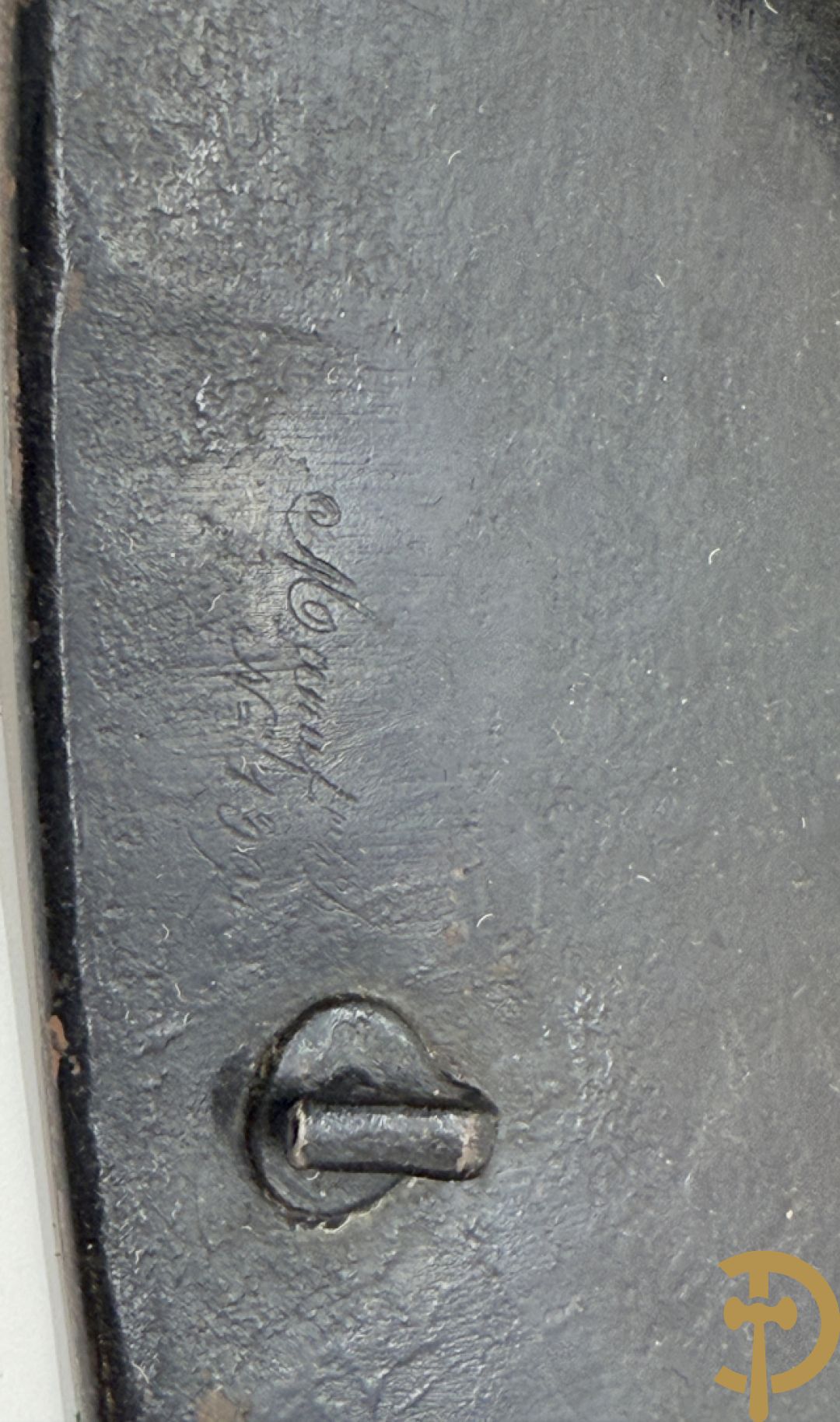 Frans metalen borststuk/ kuras voor de cavalerie met lederen riem en koperen stukken, Manufacture de Klingenthal 1828, 19e