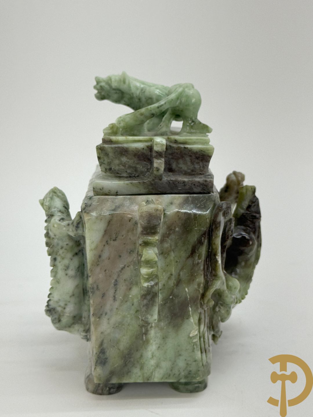 Brule parfum met bloemenmotieven in quartz + brule parfum in jadeiet + brule parfum met salamanders