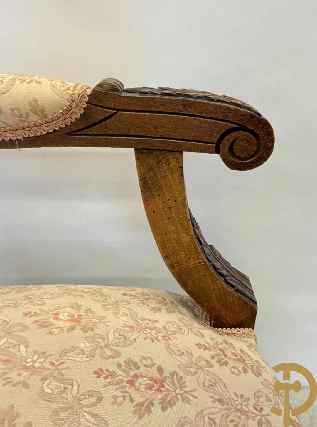 Louis XVI salonensemble bestaande uit canapé, 2 armzetels en 4 stoelen