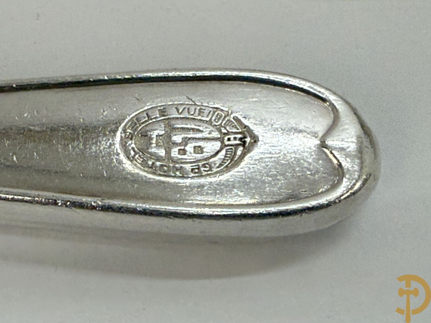 Verzilverd bestek Louis Philippe bestaande uit lepels, vorken, messen en porte couverts