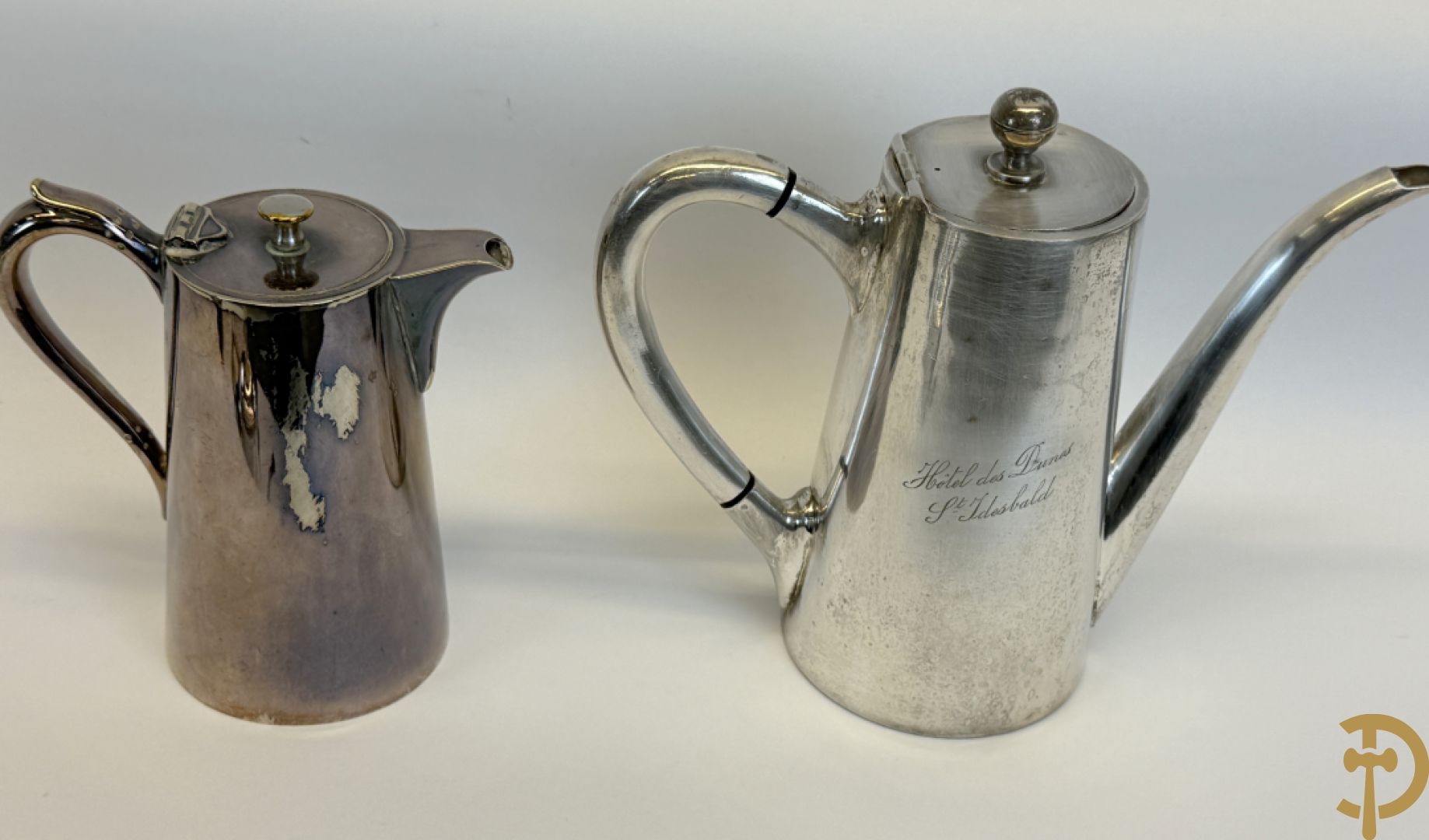 Verzilverde koffie- en theekannen
