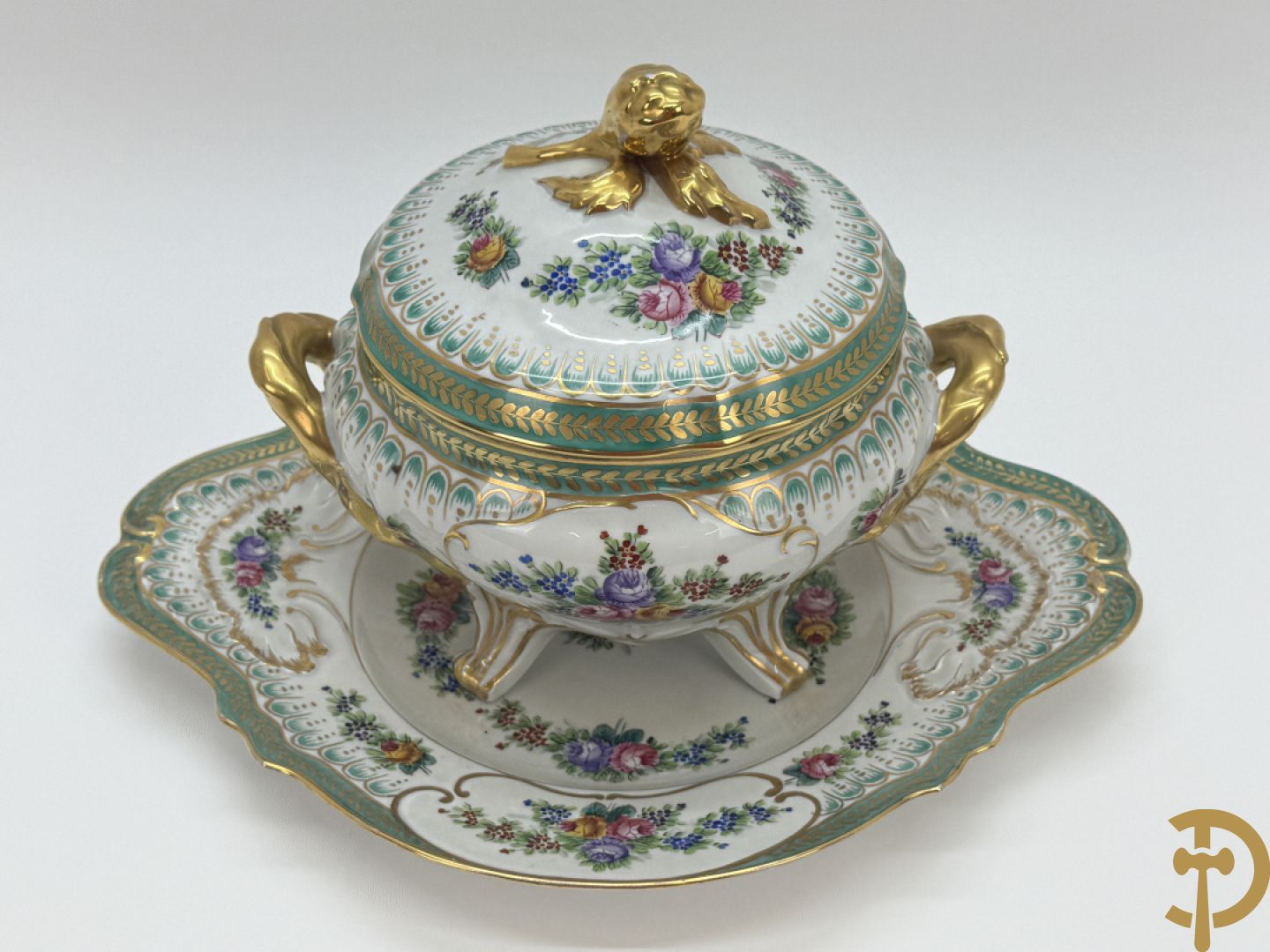 Milieu de table met vergulde ornamenten en bloemendecor op onderschaal, Limoges France gemerkt