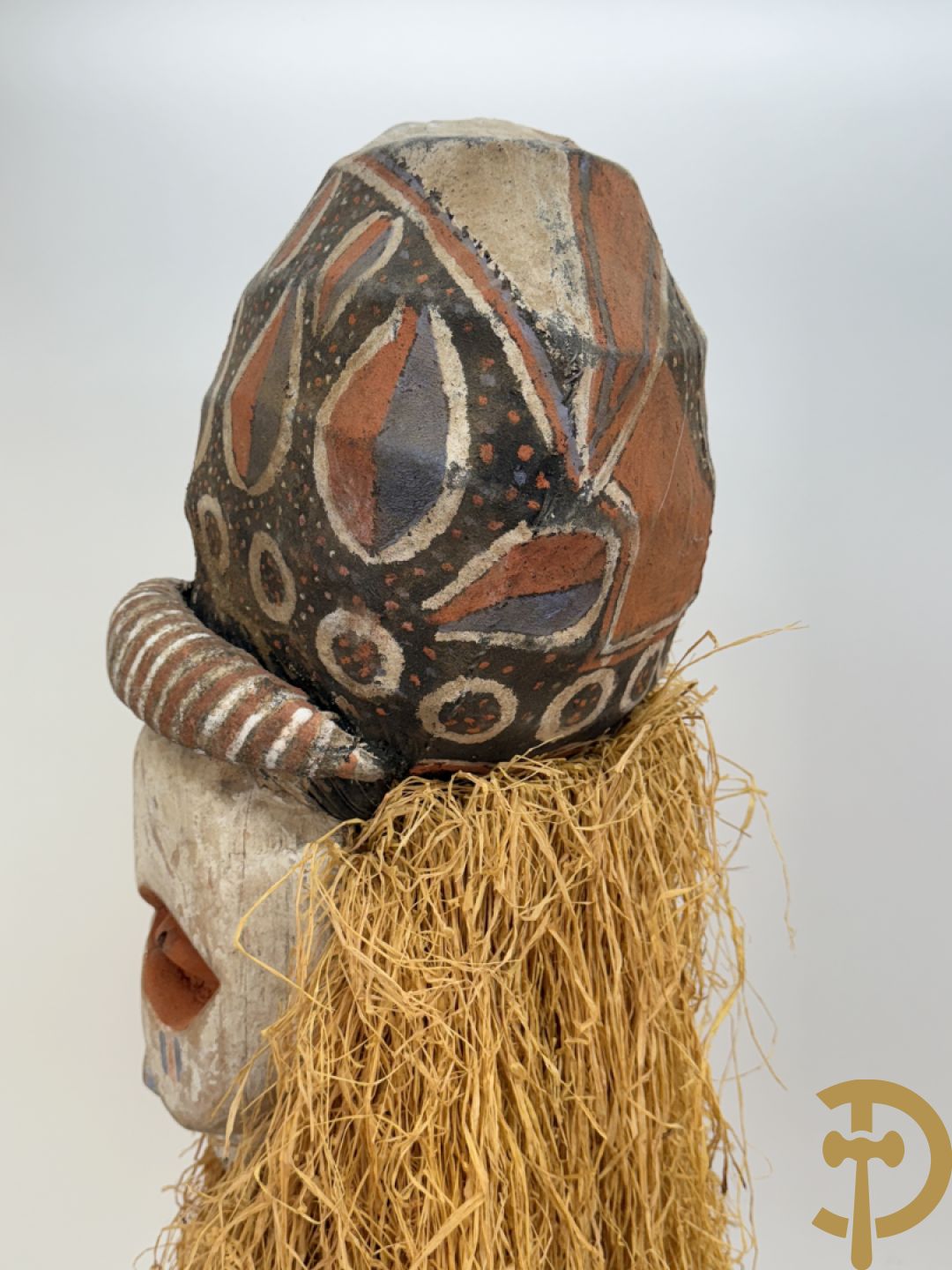 Afrikaans Yaka masker met raffia
