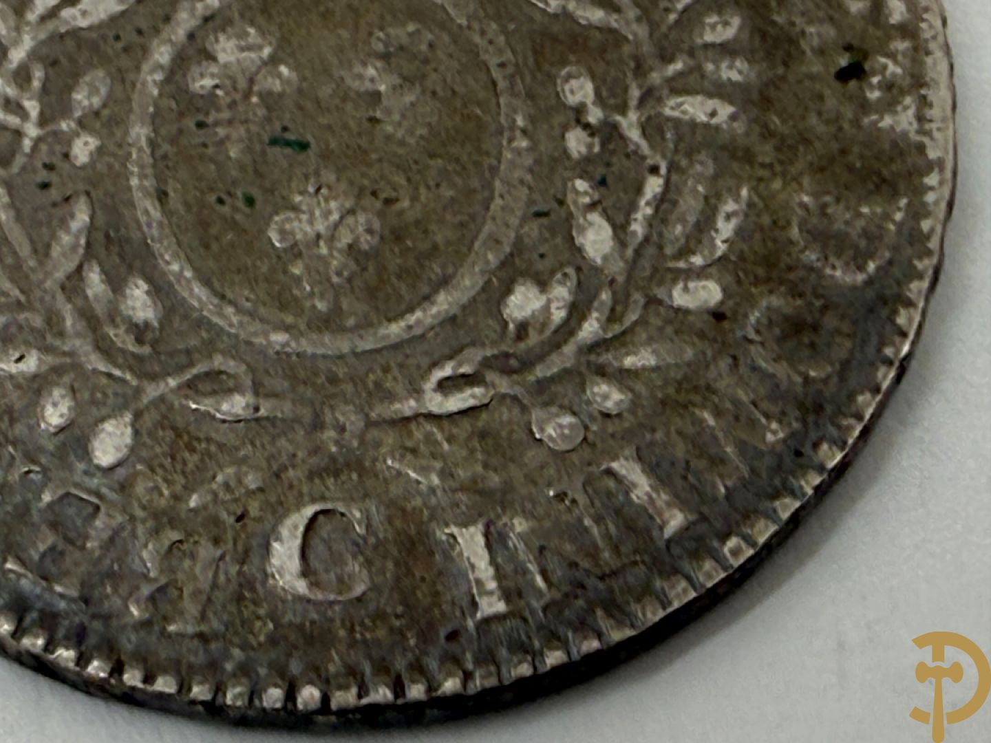 Antieke 18e Franse zilveren munt van Lodewijk XV, gedateerd 1740