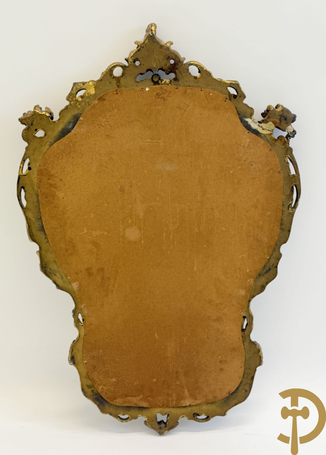Vergulde spiegel met rocailles en bloemenmotieven, Louis XV stijl