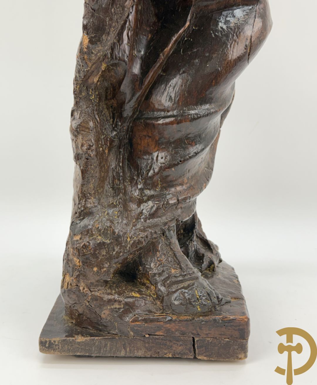 Houtgesculpteerde antieke religieuse voorstelling van evangelist, 18e