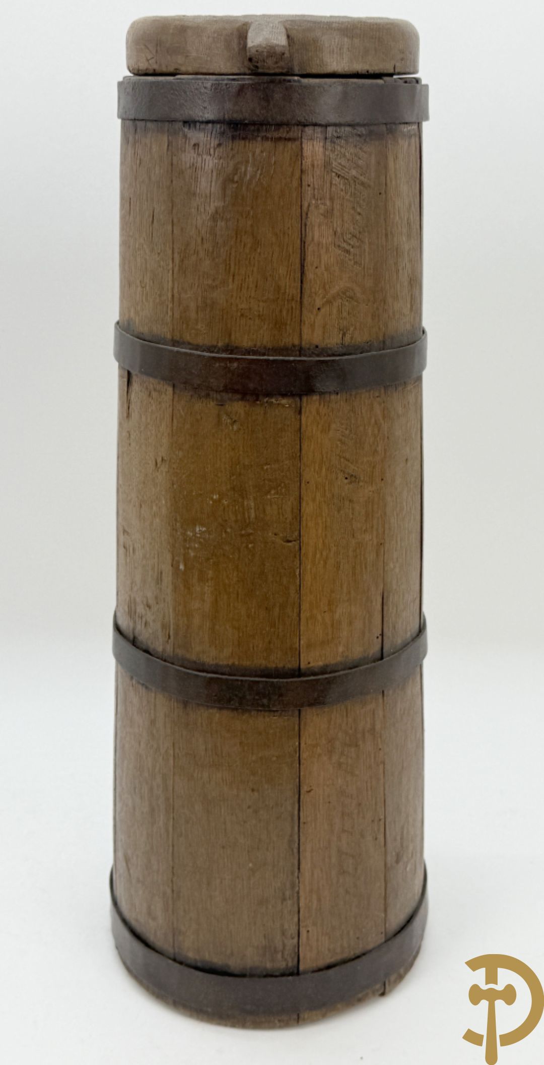 Lot folklore w.o. antieke gemerkte (IBT BCR) houten muurdoos 1845, karner zonder stok, antieke houten veldfles (gourde) 19e + houten sculptuurtje