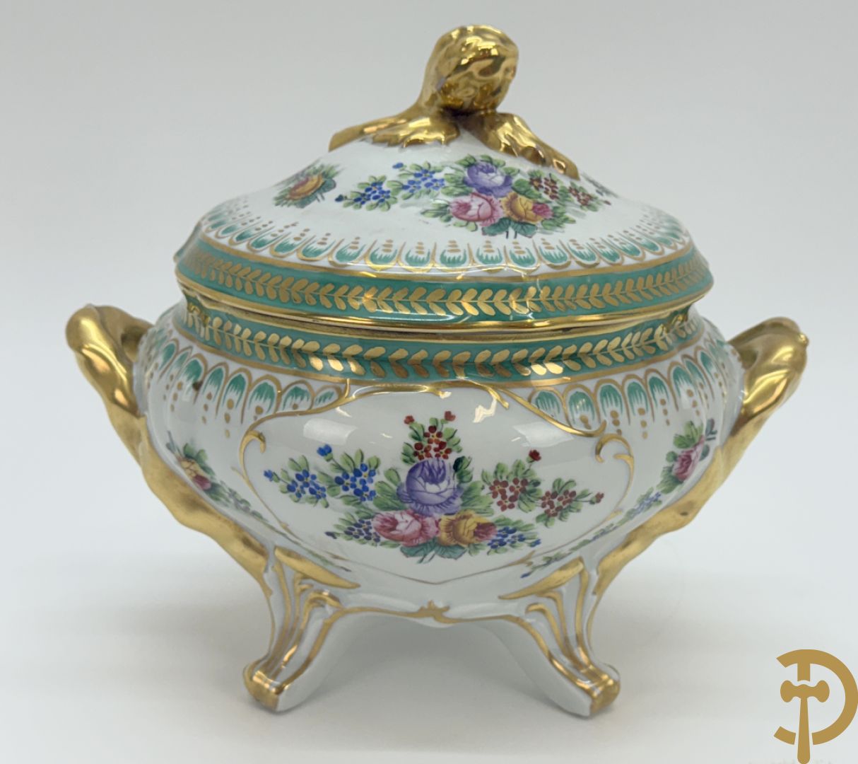 Milieu de table met vergulde ornamenten en bloemendecor op onderschaal, Limoges France gemerkt