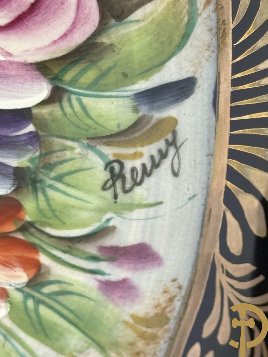 Driestel in kobaltblauw porselein met handbeschilderd bloemendecor, Remi getekend