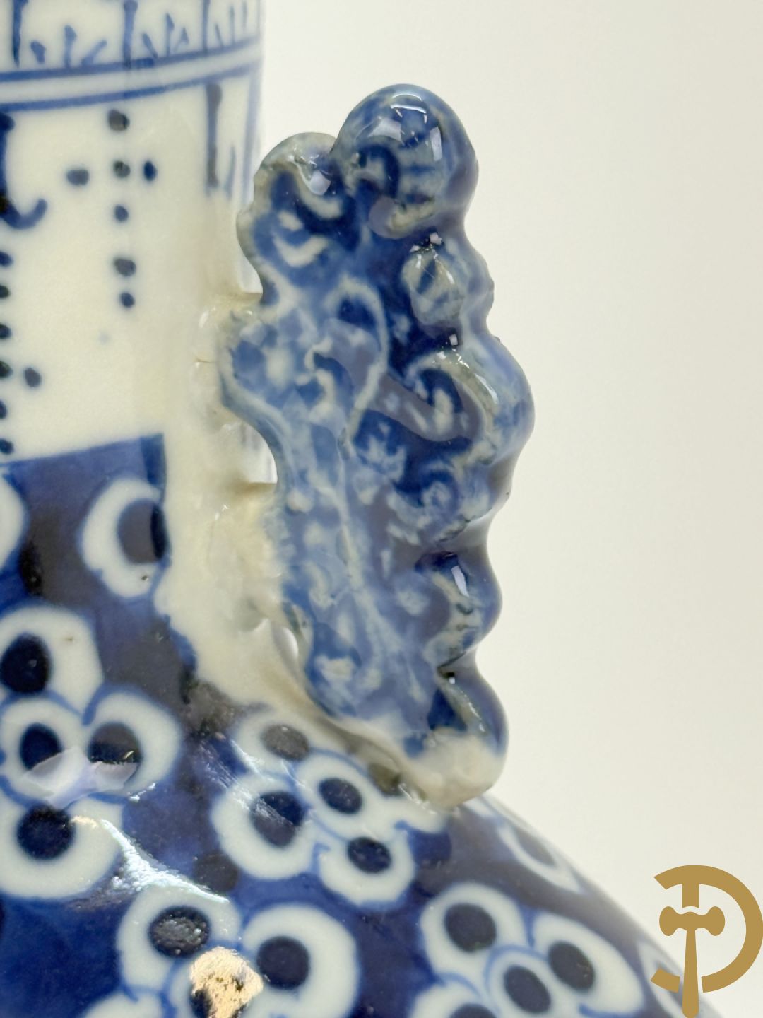 Chinese porseleinen maanvaas met geanimeerd decor