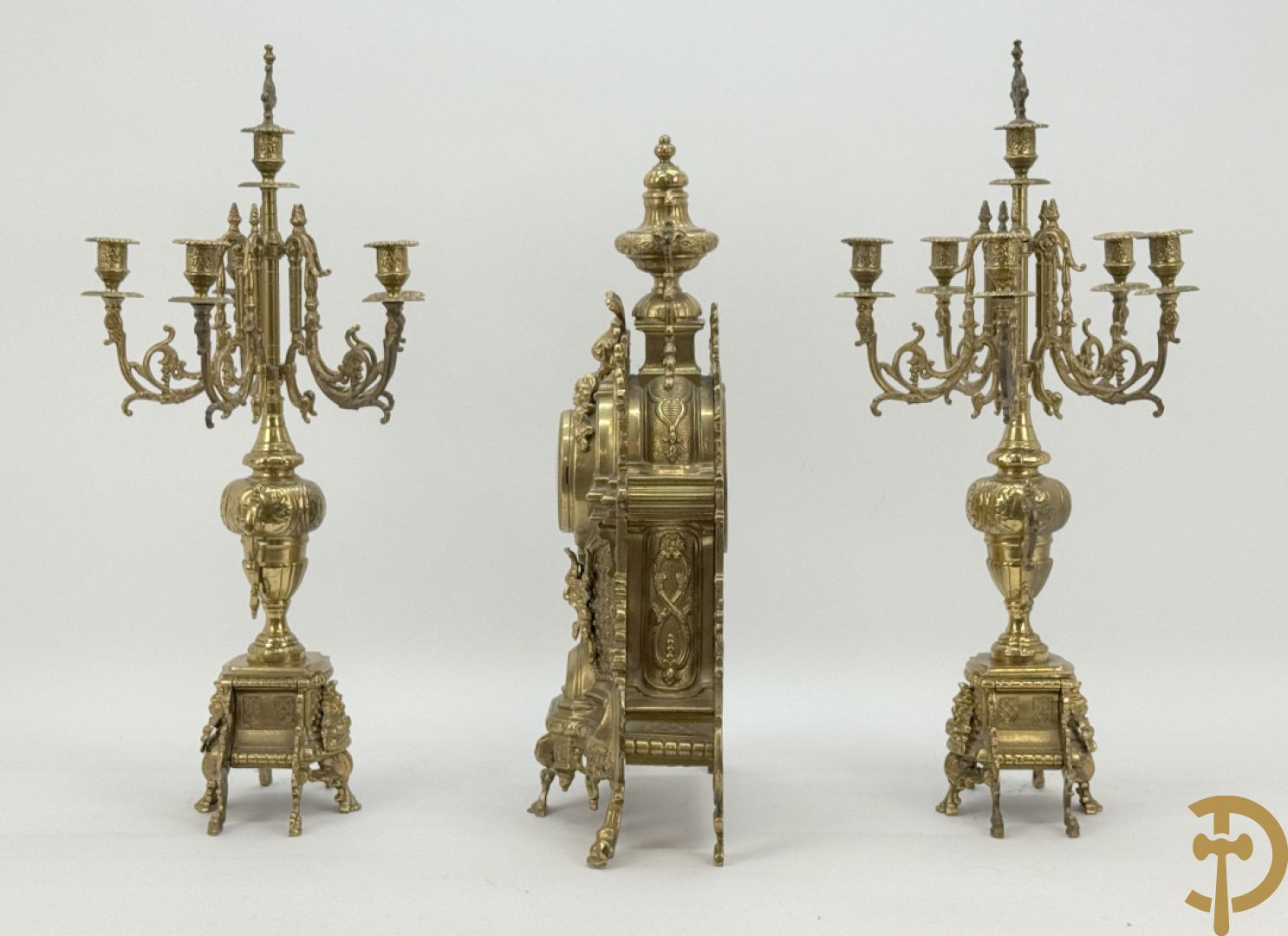 Driedelige vuurvergulde bronzen garnituur, Neo Renaissance stijl