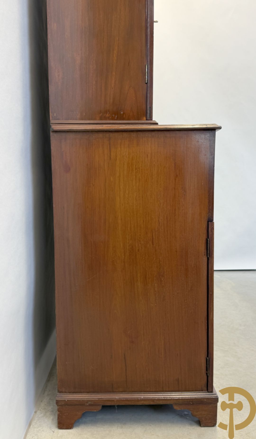 Engelse mahoniehouten secretaire met vitrine bovenaan, 19e