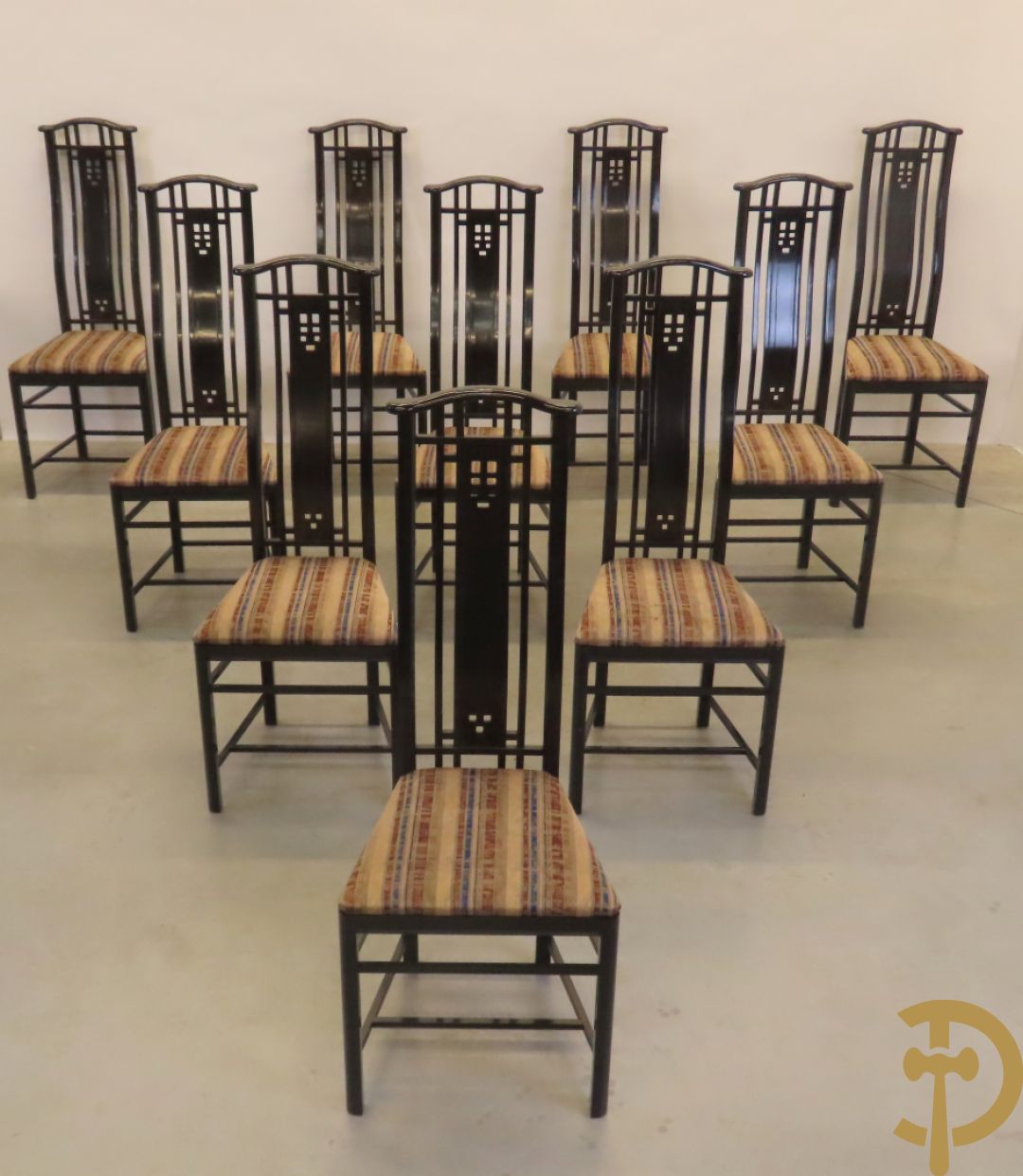 Grote ovale tafel van de Italiaanse ontwerper Umberto Asnago voor Giorgetti + 10 bijhorende hoogleunige stoelen