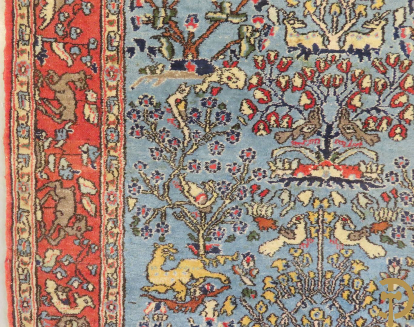 Twee oosterse handgeknoopte tapijten waaronder 1 met dierendecor en amforen en 1 zijde op katoen bloemendecor