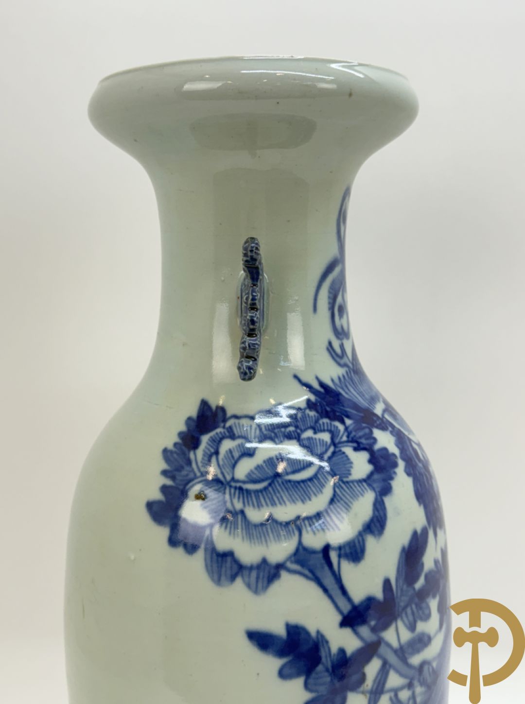 Chinese porseleinen vaas met blauw/wit fenix en bloemendecor