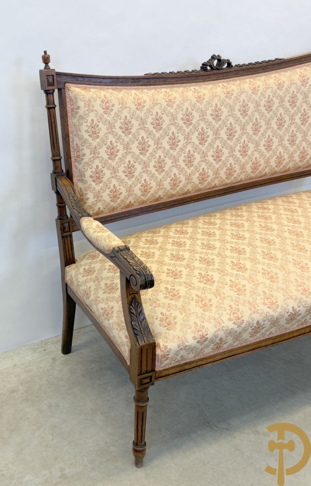 Louis XVI salonensemble bestaande uit canapé, 2 armzetels en 4 stoelen