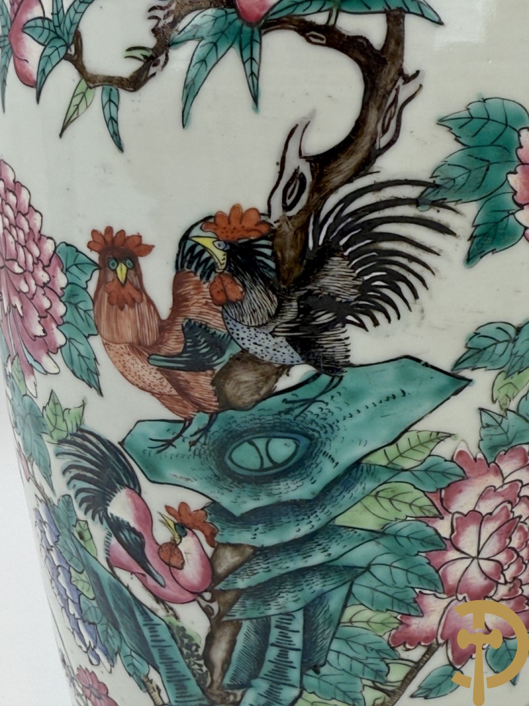 Chinese porseleinen vaas met decor van hanen en bloemen