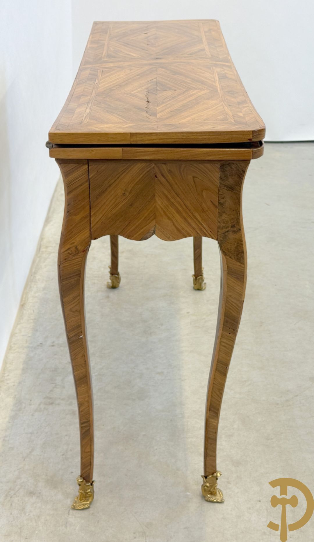 Gemarketteerd openklapbaar/kantelbare speeltafel op bronzen sabots
