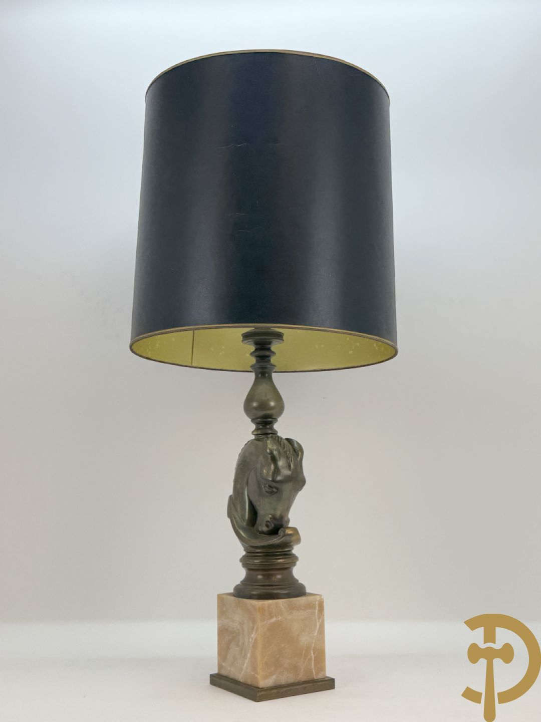Vintage lampadaire in messing met paardenkop op onix marmeren sokkel