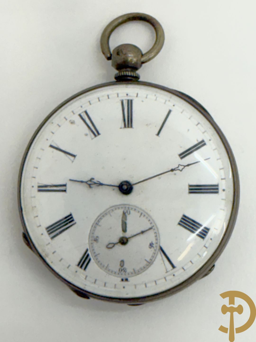 Vier 19e zakhorloges met Romeinse cijfers w.o. zilver + 2 zakhorlogekettingen
