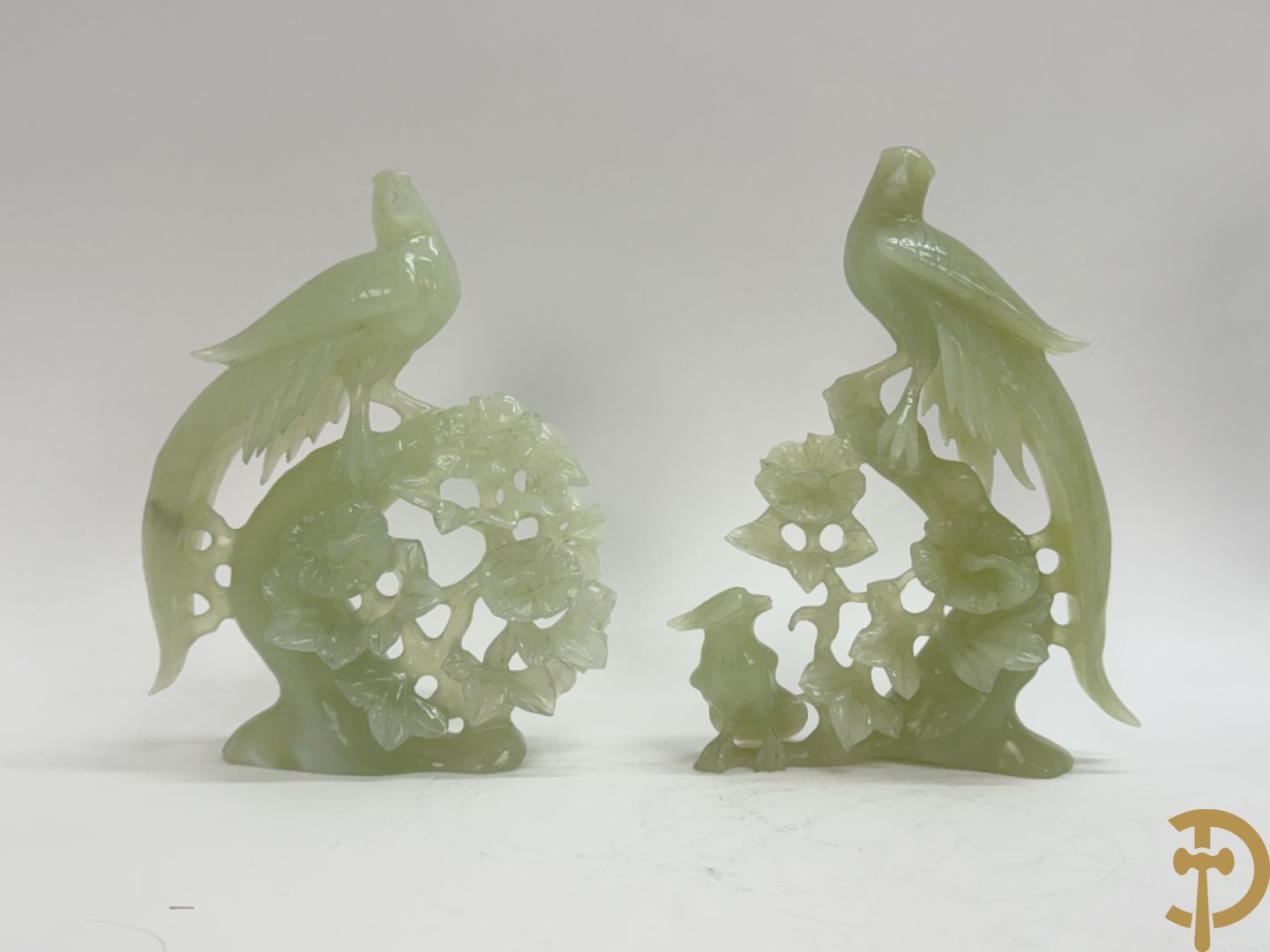Jadeiet sculptuur van boom met vogels + koppel vogels op bloemen in jadeiet + 2 vogels op tak in jadeiet