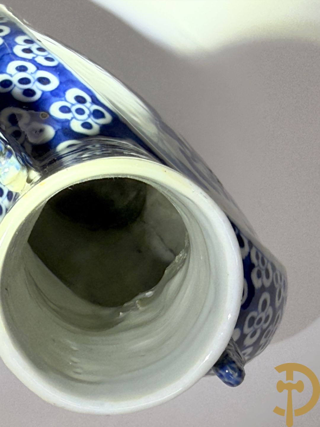 Chinese porseleinen maanvaas met geanimeerd decor