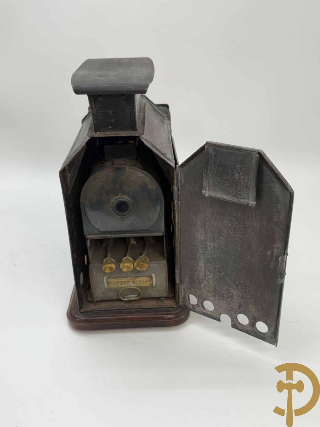 Twee antieke 19e projectors + 2 weegtoestellen